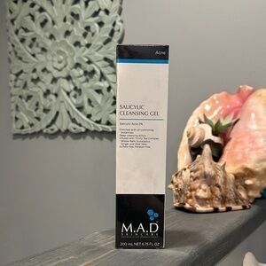 Salicylic Cleansing Gel - Black and White